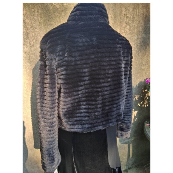 Melanie Lynn Faux Fur Jacket with Crystal broach Button XL - Picture 7 of 8